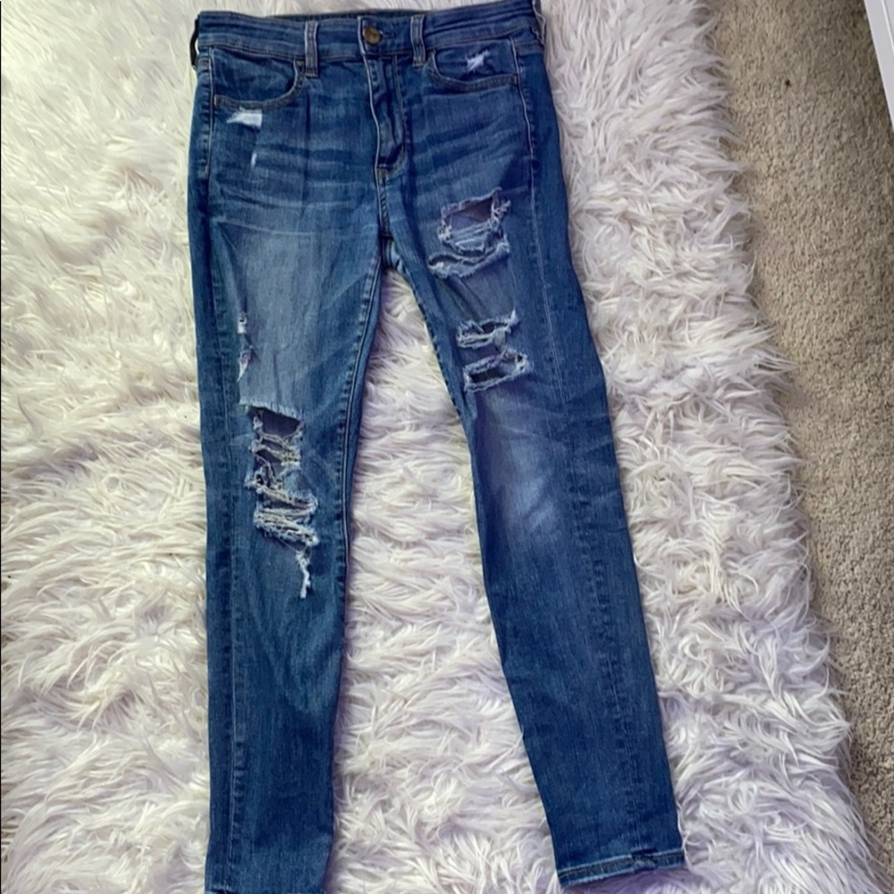 ✨American Eagle distressed jeans✨